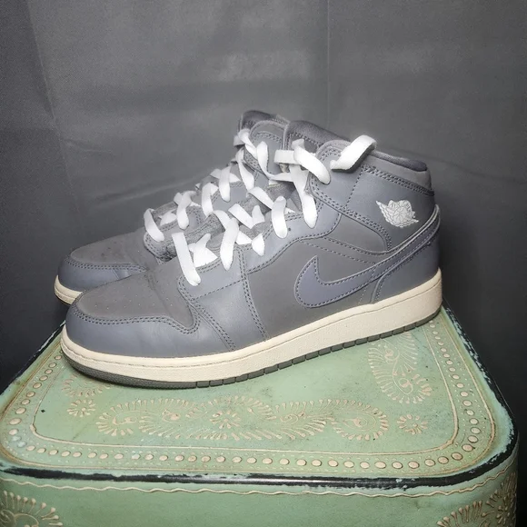 Nike Grey Jordans (7Y or Women's 8) - Picture 3 of 3